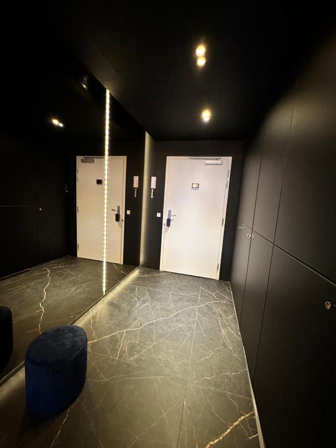 Skyline Elegance With Free Parking Apartment Bratislava Exterior foto