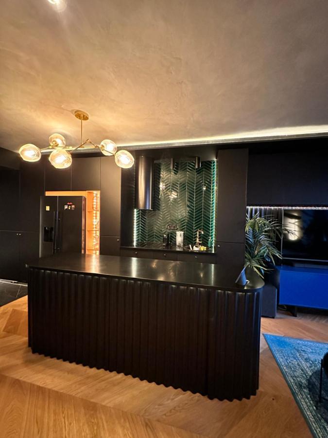 Skyline Elegance With Free Parking Apartment Bratislava Exterior foto