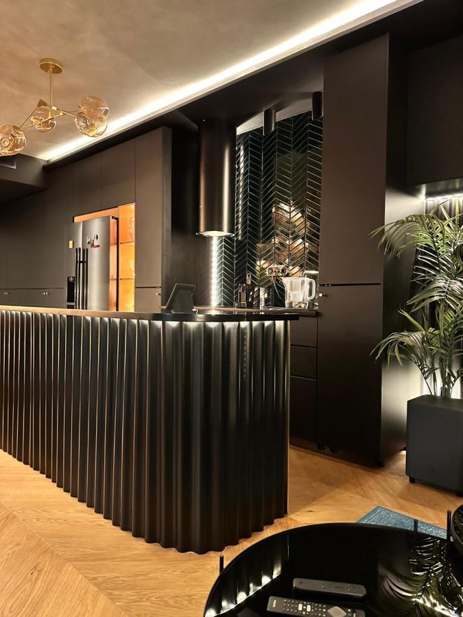 Skyline Elegance With Free Parking Apartment Bratislava Exterior foto