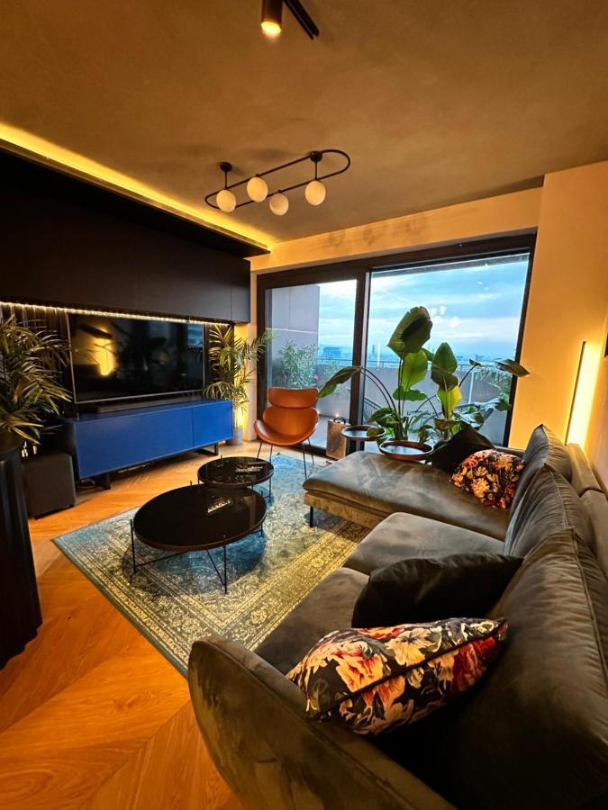 Skyline Elegance With Free Parking Apartment Bratislava Exterior foto