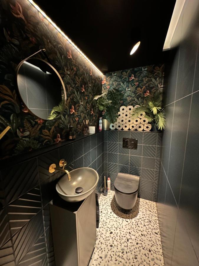 Skyline Elegance With Free Parking Apartment Bratislava Exterior foto