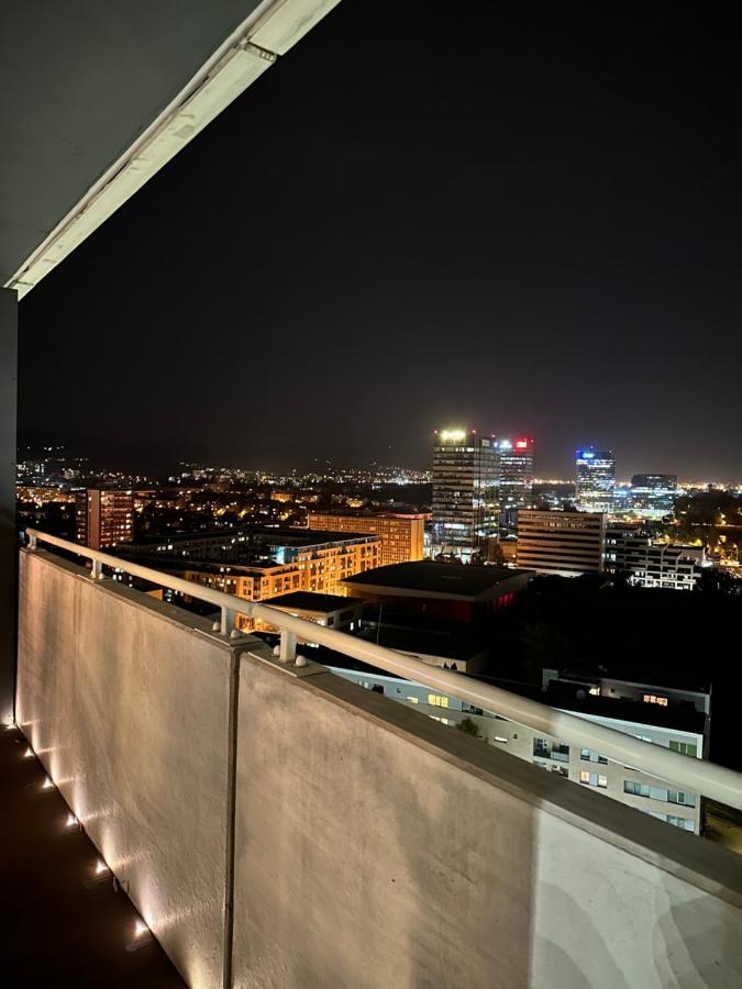 Skyline Elegance With Free Parking Apartment Bratislava Exterior foto