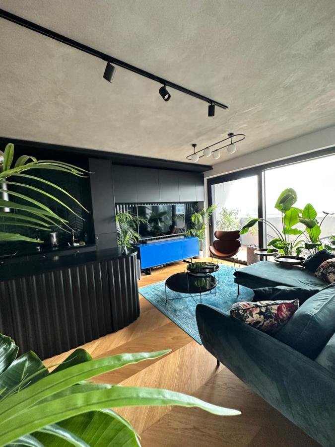 Skyline Elegance With Free Parking Apartment Bratislava Exterior foto