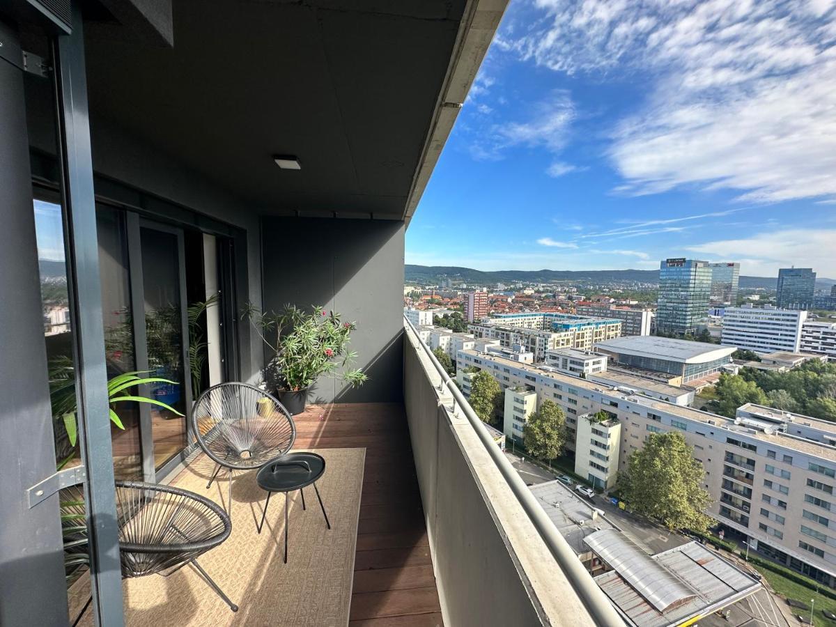 Skyline Elegance With Free Parking Apartment Bratislava Exterior foto